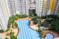 Kolam Renang Comfort and Minimalist Studio Apartment at Springlake Summarecon Bekasi By Travelio