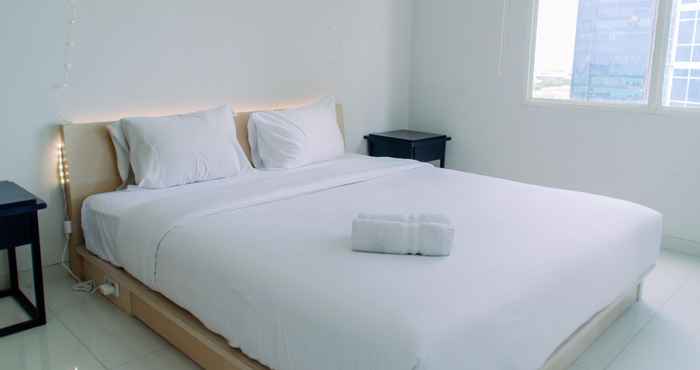 Kamar Tidur Nice and Fancy 1BR Apartment at Silkwood Residence By Travelio