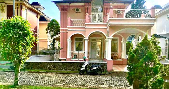 Exterior Villa Pinky Kotabunga 3 kamar tidur