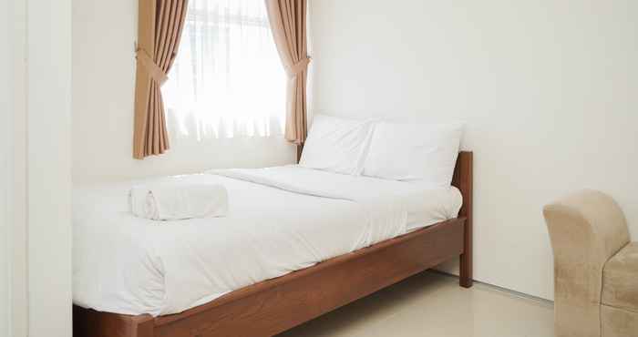 Kamar Tidur Minimalist and Comfortable Studio at Tuscany Residences Apartment By Travelio