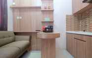 Common Space 4 Comfort 2BR Apartment @ Green Pramuka City By Travelio