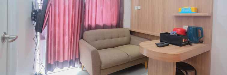 Lobby Comfort 2BR Apartment @ Green Pramuka City By Travelio