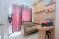 Lobby Comfort 2BR Apartment @ Green Pramuka City By Travelio