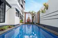 สระว่ายน้ำ Hening Pool Villa