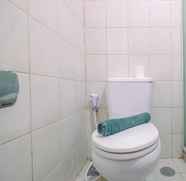 Toilet Kamar 4 Strategic Brand New 1BR @ Thamrin Residence Apartment By Travelio