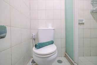 Toilet Kamar 4 Strategic Brand New 1BR @ Thamrin Residence Apartment By Travelio