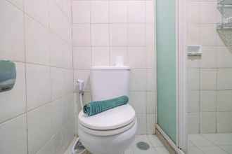 In-room Bathroom 4 Strategic Brand New 1BR @ Thamrin Residence Apartment By Travelio