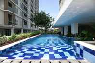 Kolam Renang Cozy Stay 2BR Apartment at Paradise Mansion By Travelio