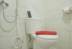 In-room Bathroom 4 Quiet Studio Room Apartment at Signature Park Grande By Travelio