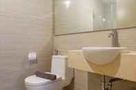 In-room Bathroom Exquisite & Spacious 2BR at La Riz Supermall Mansion Apartment By Travelio