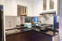 Ruang Umum Exquisite & Spacious 2BR at La Riz Supermall Mansion Apartment By Travelio