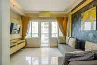 Common Space Comfy & Glitzy 3BR Residence at Grand Palace Kemayoran Apartment By Travelio