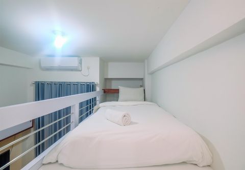 Bedroom Comfort Living and Homey Studio Room at Dave Apartment By Travelio