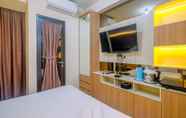 Common Space 2 Stylish and Homey Studio Room at Transpark Cibubur Apartment By Travelio