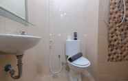 In-room Bathroom 6 Cozy and Comfortable Stay Studio at Dave Apartment By Travelio