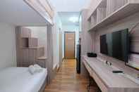 Ruang untuk Umum Cozy and Comfortable Stay Studio at Dave Apartment By Travelio