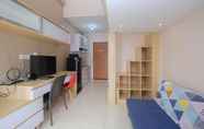 Ruang Umum 3 Tidy and Comfy Studio at Dave Apartment By Travelio