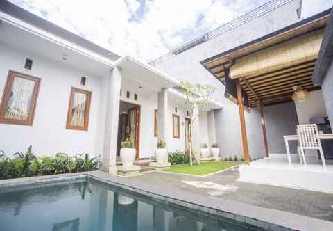 Kolam Renang Cantata Villa