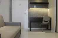 Lobi Cozy High Floor 1BR Apartment at Parahyangan Residence By Travelio