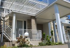 Exterior 2 Demmie Emerald C9