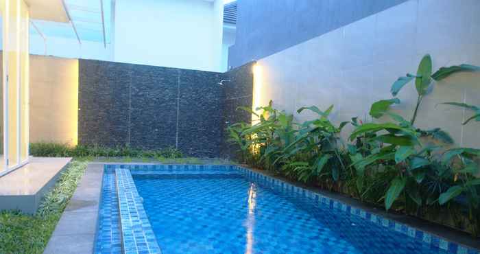 Kolam Renang Villa Amani