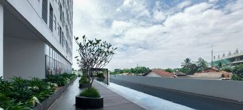 Swimming Pool 6 Comfortable and Simply Look Studio Apartment at Serpong Garden By Travelio