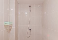 客房浴室 4 Nice and Comfy Studio Room at M-Town Residence By Travelio