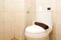 Toilet Kamar Minimalist and Comfortable Studio at Riverview Jababeka Apartment ByTravelio