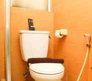 In-room Bathroom 6 Comfortable 2BR Apartment with Extra Room at Crown Court Executive Condominium By Travelio