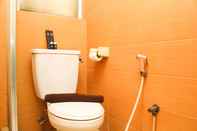 Toilet Kamar Comfortable 2BR Apartment with Extra Room at Crown Court Executive Condominium By Travelio