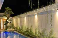Swimming Pool Marades Tropical Villa