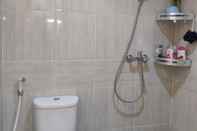 In-room Bathroom Vasanta Innopark by Marqcuan Room