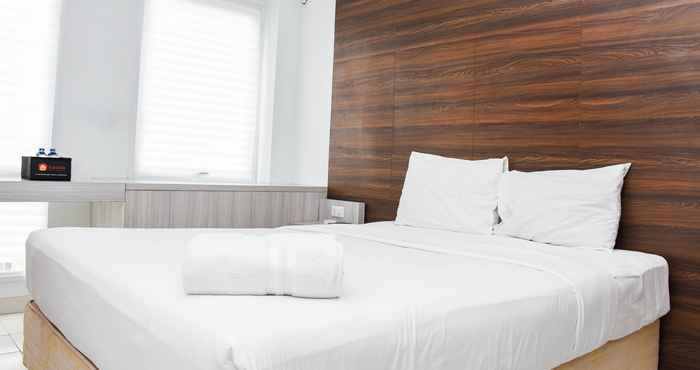 Kamar Tidur Cozy Living Studio near Bekasi Station at Patraland Urbano Apartment By Travelio