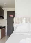 BEDROOM Minimalist and Comfy Studio Room at Serpong Garden Apartment By Travelio