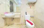 In-room Bathroom 6 Spacious 2BR at Braga City Walk Apartment By Travelio
