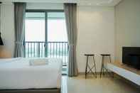 Common Space Minimalist and Comfort Studio at Embarcadero Bintaro Apartment By Travelio