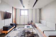 Lobby Minimalist and Comfort Studio at Embarcadero Bintaro Apartment By Travelio