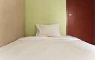 Kamar Tidur 2 Cozy Stay 2BR Apartment at Ancol Marina By Travelio