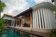 Swimming Pool Royani Villa