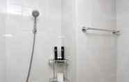 In-room Bathroom 5 Nice and Elegant Studio at Evenciio Margonda Apartment By Travelio