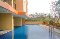 Kolam Renang Homey and Combine Unit 3BR at The Boutique Kemayoran Apartment By Travelio