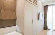 Kamar Tidur 2 Nice and Elegant Studio at Capitol Suites Apartment By Travelio