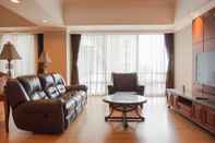 Ruang Umum Comfy and Elegant 1BR at Ascott Thamrin Apartment By Travelio