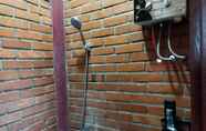 Toilet Kamar 3 Borobudur Homestay Durian