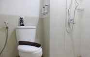 Toilet Kamar 4 Cozy Studio Apartment at Oxford Jatinangor near UNPAD By Travelio