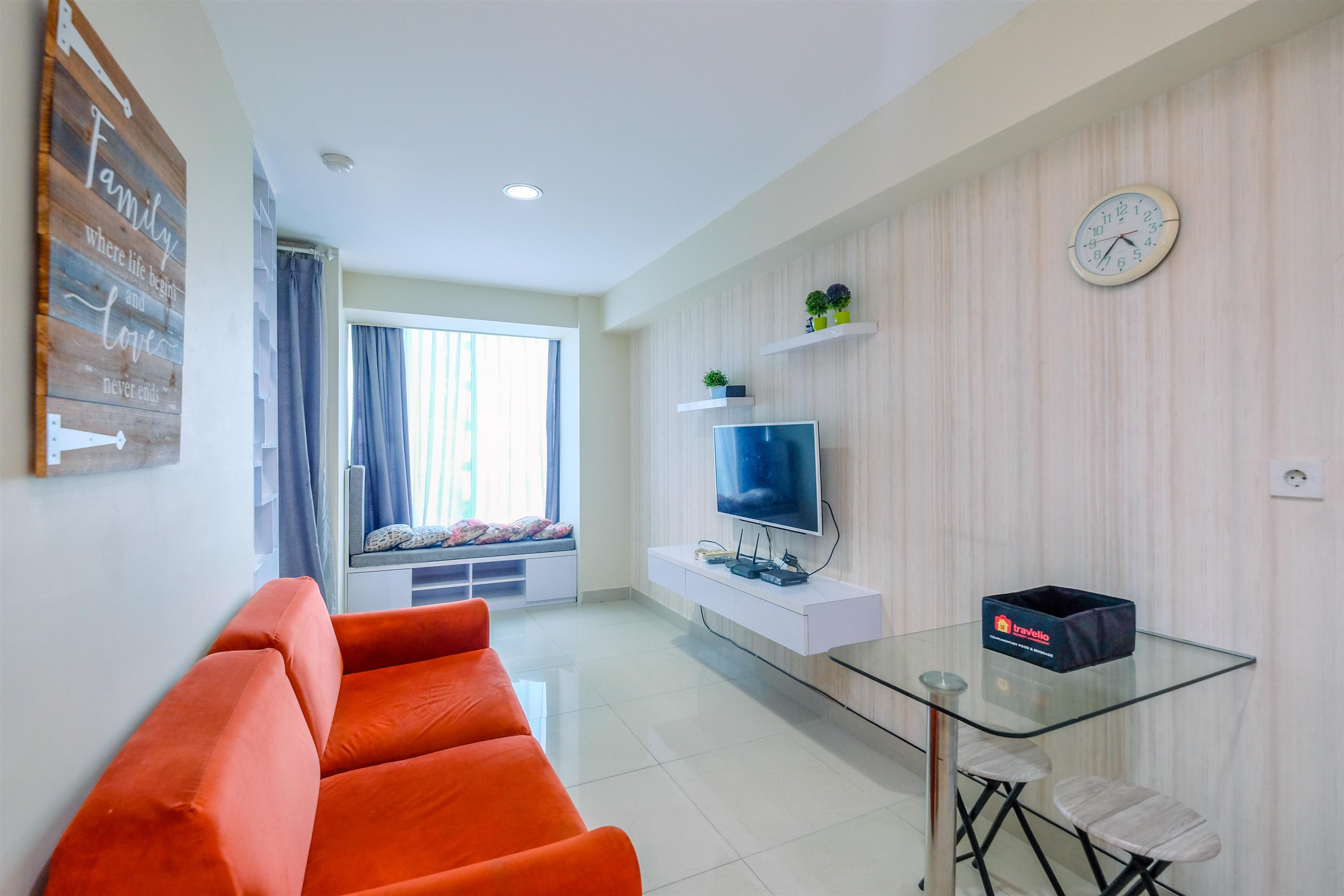 พื้นที่สาธารณะ 4 Comfort and Minimalist 2BR at Tamansari The Hive Apartment By Travelio