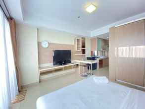 Common Space 4 Pleasant Studio Near ITB at Beverly Dago Apartment By Travelio