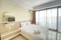 Kamar Tidur Pleasant Studio Near ITB at Beverly Dago Apartment By Travelio