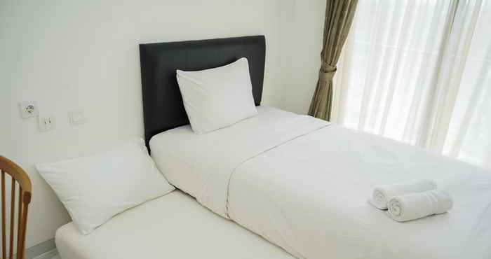 ห้องนอน Modern and Elegant Studio at Sky House BSD Apartment By Travelio