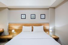 Bedroom Scenic 1BR at Mustika Golf Residence Apartment By Travelio